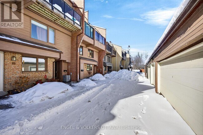 Photo - 251 Bruyère St