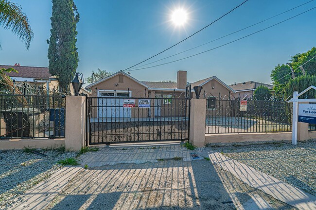 Fully Remodeled 4 Bedroom Home in Pacoima! - Fully Remodeled 4 Bedroom Home in Pacoima!