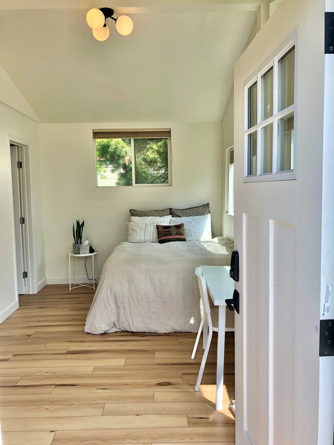 Super Comfortable Queen Bed and Desk
