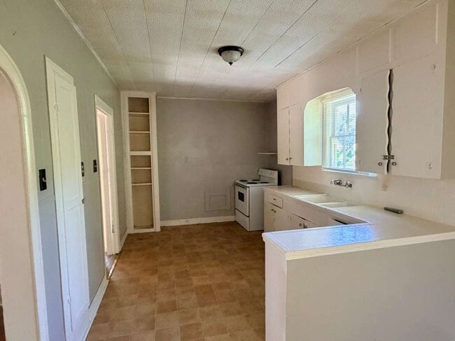 Photo - 2370 Ave C