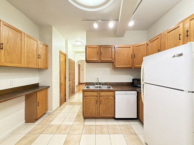 Photo - 1521 W Barry Ave Unit G06C
