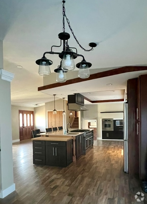 Building Photo - 301 W Mangrum Dr Rental