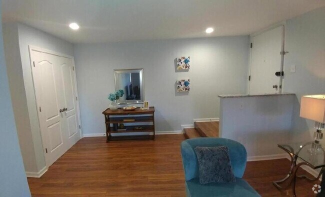 Building Photo - 15 Silverwood Cir Unit 4 Rental
