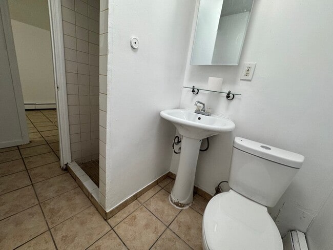 Photo - 476 Sutter Ave Unidad 1