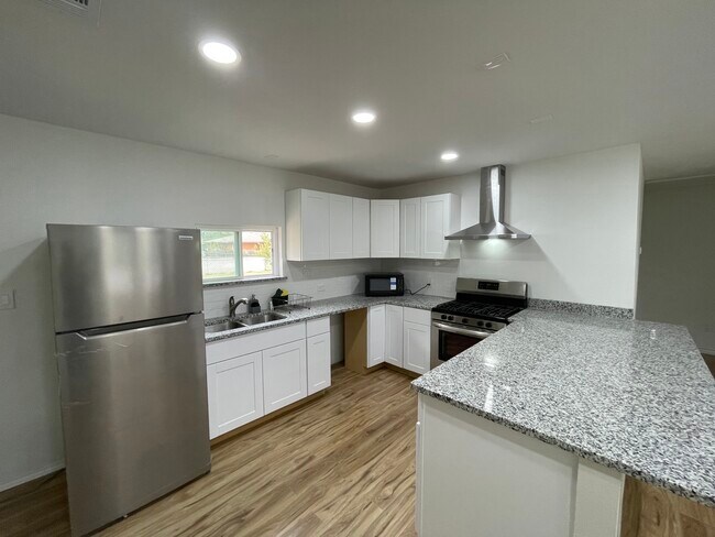 Photo - 327 S 3rd St House