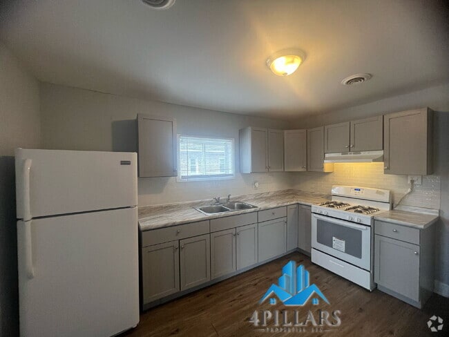 Building Photo - 1120 W 150th St Unit 2F Rental