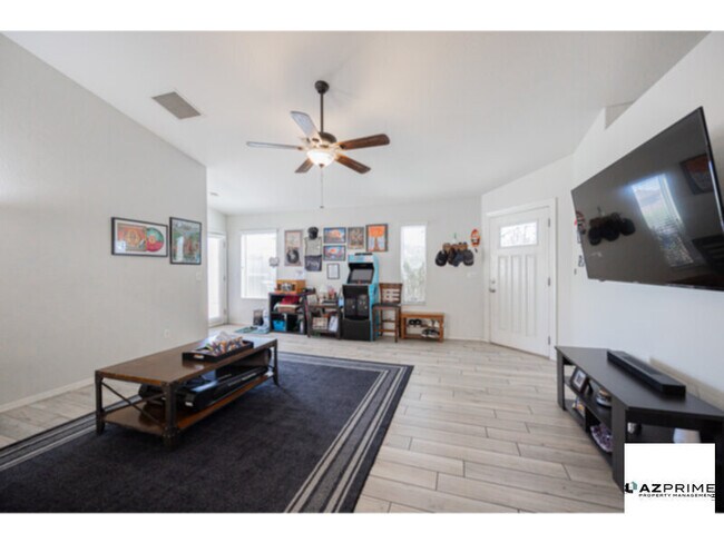 Photo - Exceptional 3/2 Phoenix House- Spacious 3 Bed Retreat!