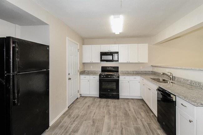 Photo - 800 Plaza Dr