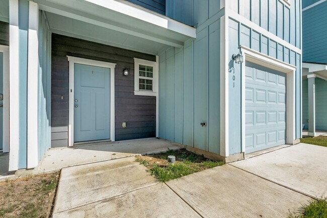 Photo - 3-BEDROOM TOWNHOME-STYLE DUPLEX