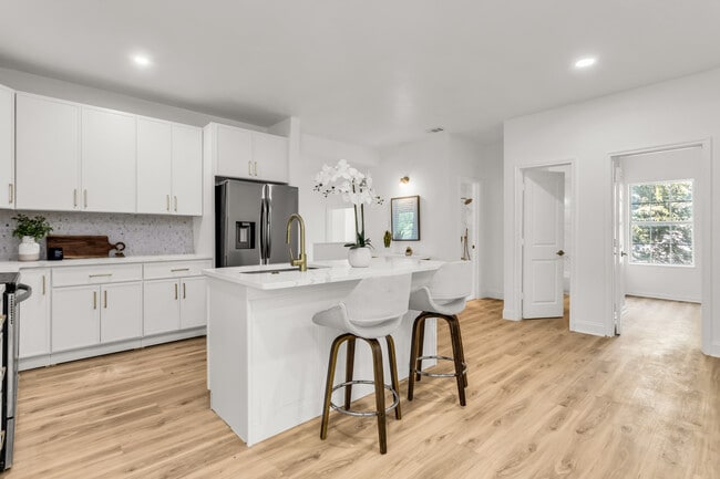 Photo - 5624 East Side Ave Unit Upstairs