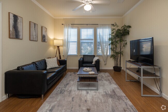 4BR, 4BA-1,475SF-Living room