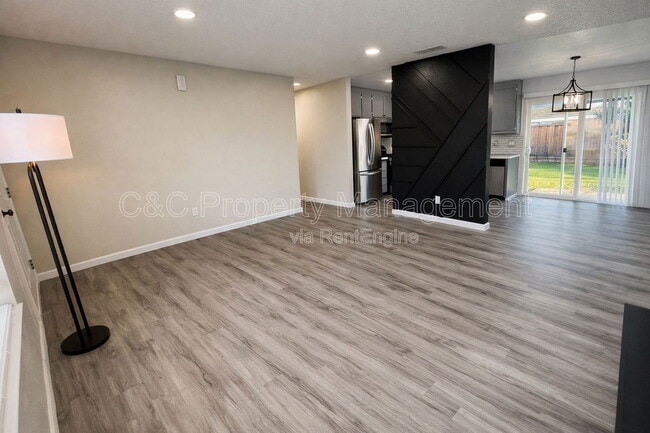 Photo - 600 Lorelei Ln