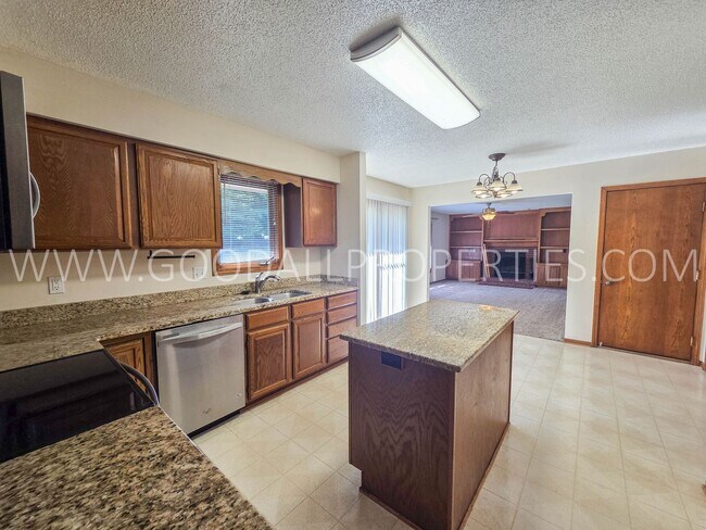 1104 Prairie View Dr