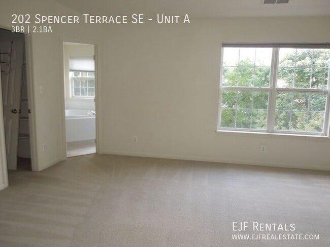 Photo - 202 Spencer Terrace SE Unit A