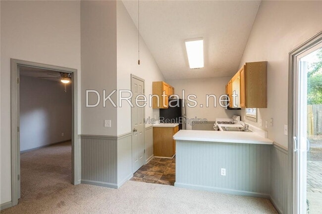 Photo - 207 Daventry Way