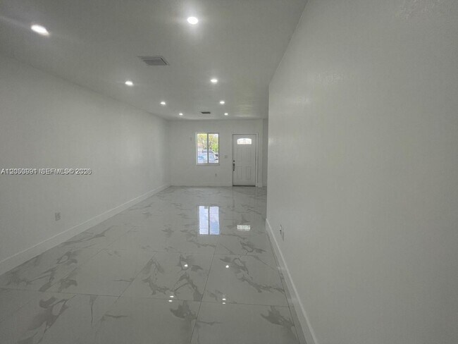 Photo - 7400 SW 39th St