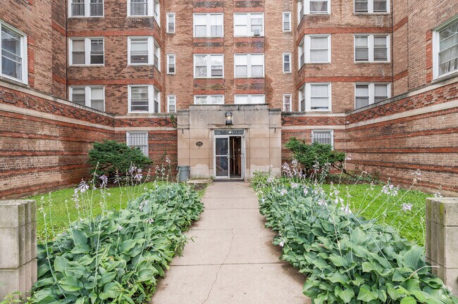 Entrada - Shaker Hall