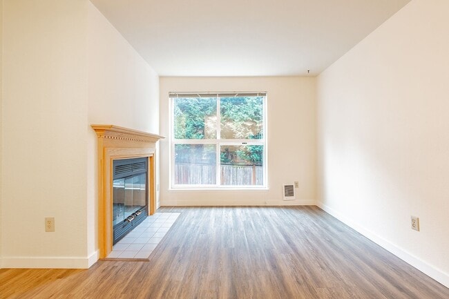 Photo - Francis Ave Apartments