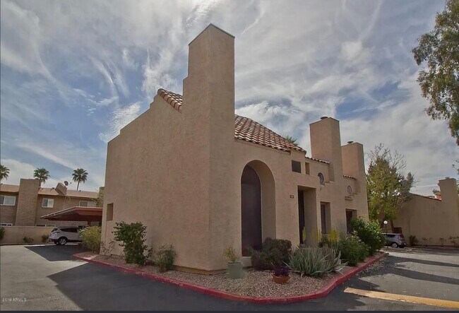 Building Photo - 1025 E Highland Ave Unit #39