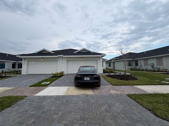 Building Photo - 10755 NW Wilgrove Lane