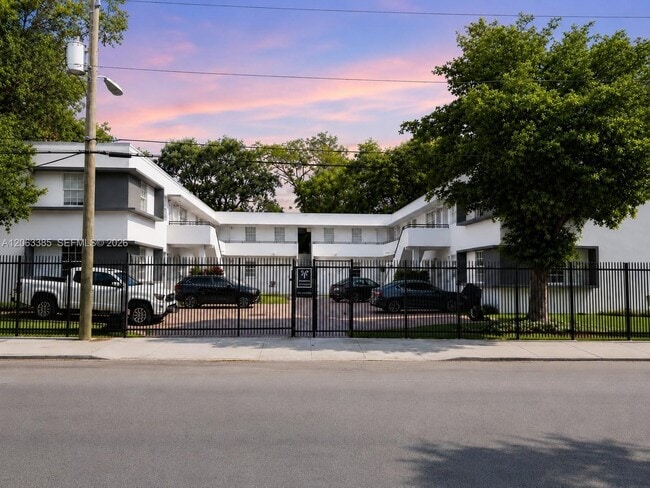 Building Photo - 551 NE 62nd St Unit 14