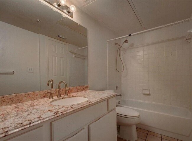 Photo - 501 W 26th St Unidad 109