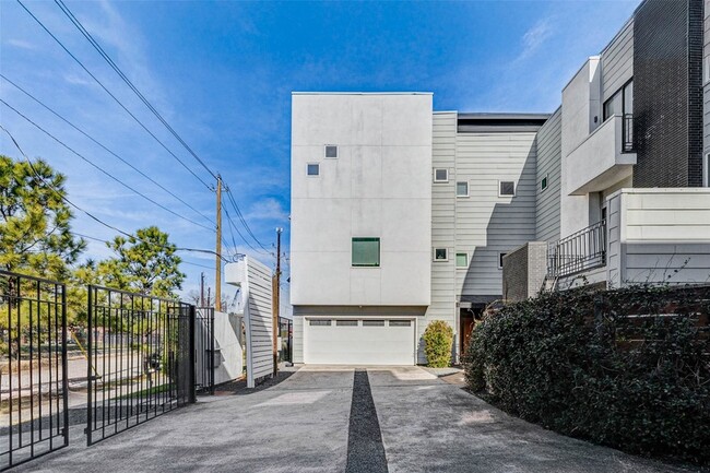 Photo - 4115 Chartres St