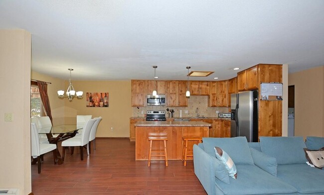 Photo - 1520 W 12th St