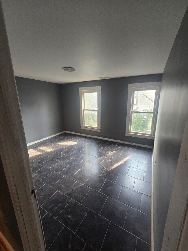 Photo - 169 Hawley St Unit Upstairs