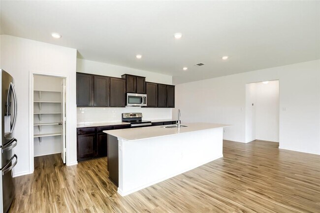 Photo - 309 Colthorpe Ln