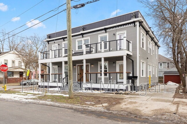 Photo - 800 Douglas St NW Unit A