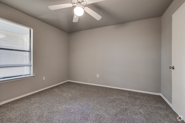 3BR, 2BA -1085SF