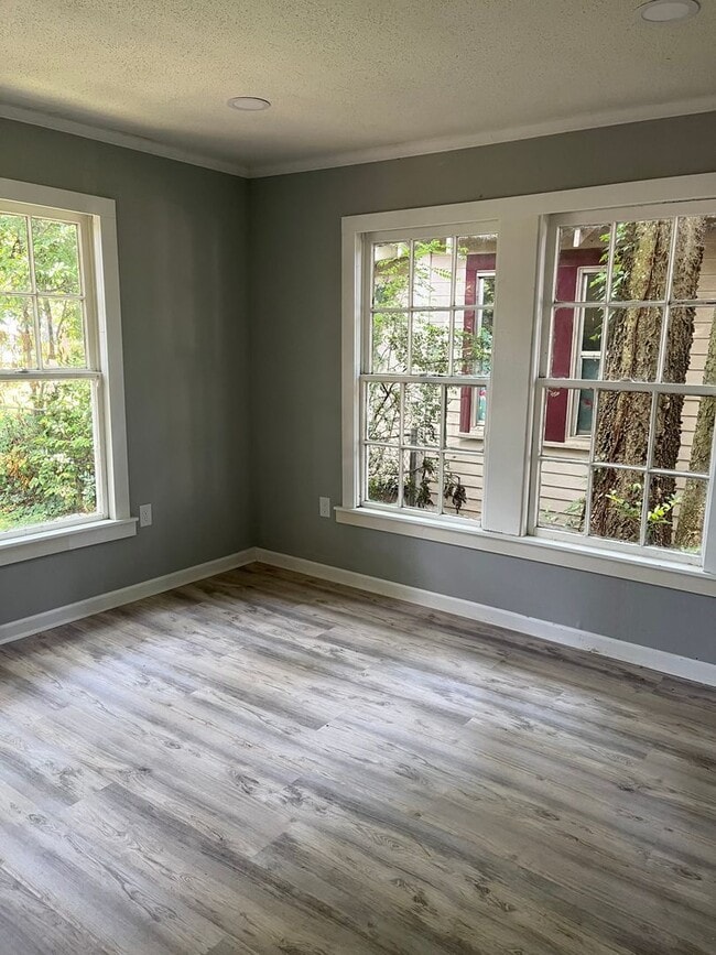 Photo - 1/2 Off First Month's Rent With Approved Application