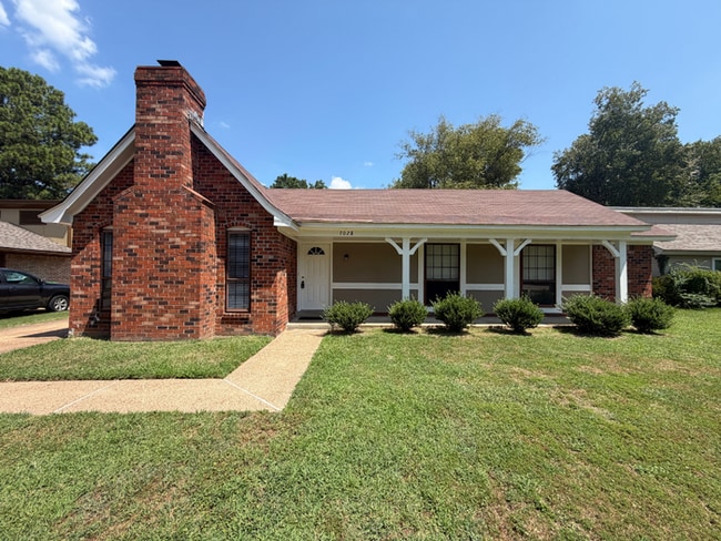 Building Photo - Charming 3BR/2BA Bartlett Area Home | Soaring High Ceilings, Brick Fireplace & Fenced Yard