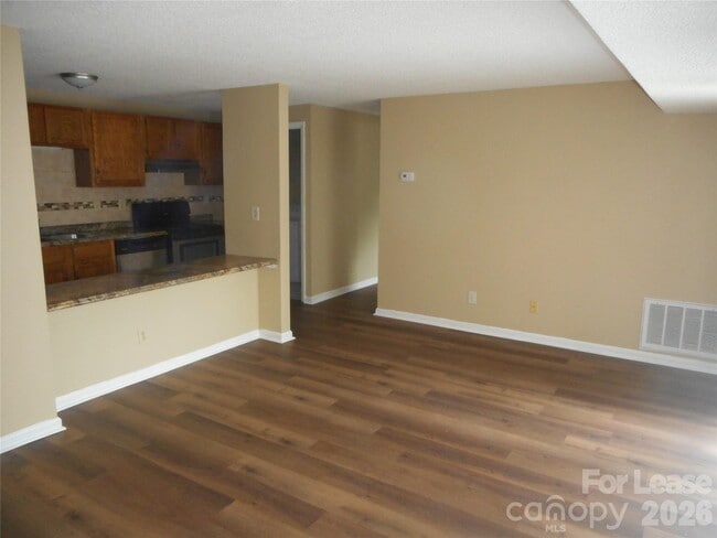 Photo - 9329 Old Concord Rd Unidad M