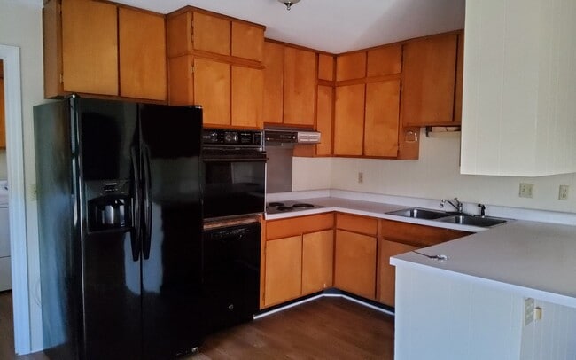 Photo - Oakland Plantation across from Oakland Ele...