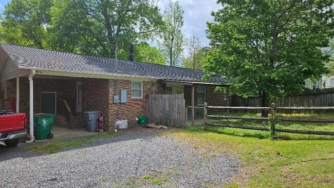 Photo - 1816 Balfour Ln House