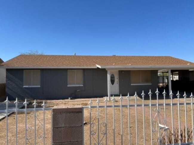 Building Photo - 4 bedroom, 2 bath