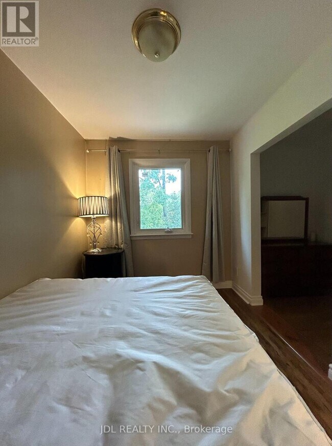 Photo - 110 Robinson St