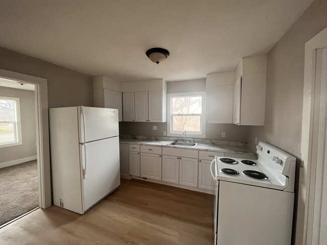Photo - 700 W 8th Ave
