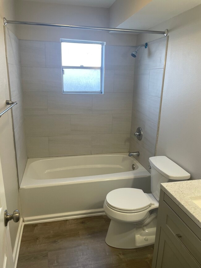 Photo - 1325 Lake Ave Unit B