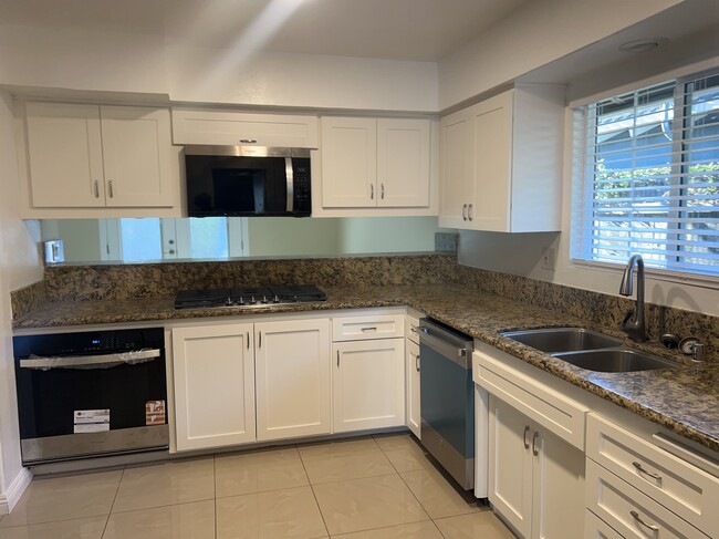 Building Photo - 413 S Colt St Rental