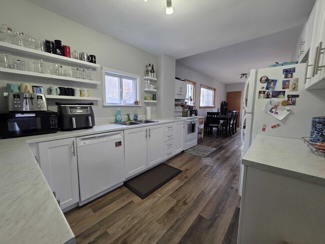 Photo - 401 MacDonnell St