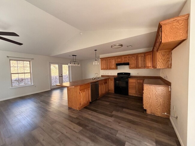 Photo - Welcome to this conveniently located home in Russellville, AR, a place where comfort meets style.