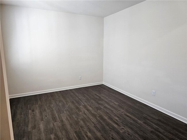 Photo - 490 Walnut Grv Wy