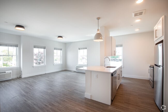2HAB, 2BA - Eleven Maple