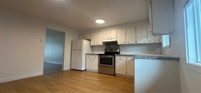 Photo - 750 N Main St