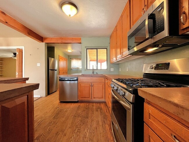 Photo - Splendid 4 Bedroom, 2 Bath Home Near Kirtland AFB! Available Now!