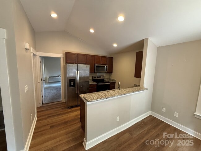 Photo - 664 Reeves Ct