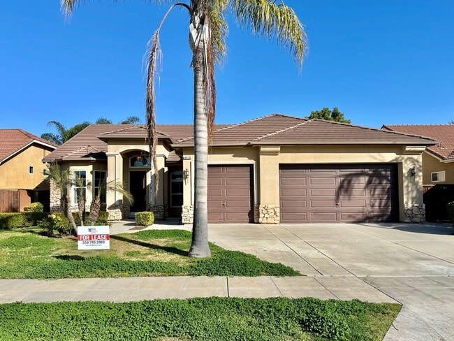 Building Photo - $2,295 Locan & Gettysburg, 4 Bedroom Home - Rialto Ave, Clovis